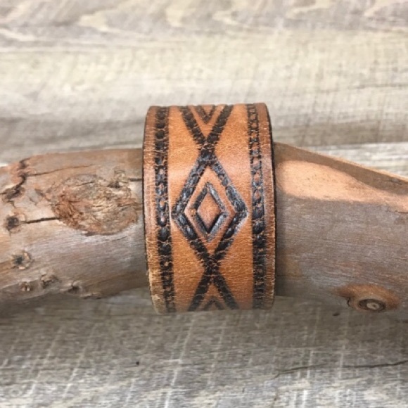 Sold-Vintage top grain leather upcycle cuff - Picture 2 of 3